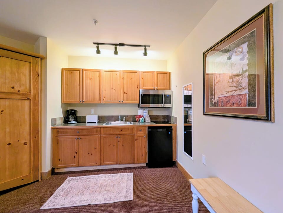 Kitchenette for preparing simple meals and snacks