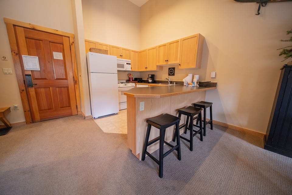 Bright kitchen with everything you need!