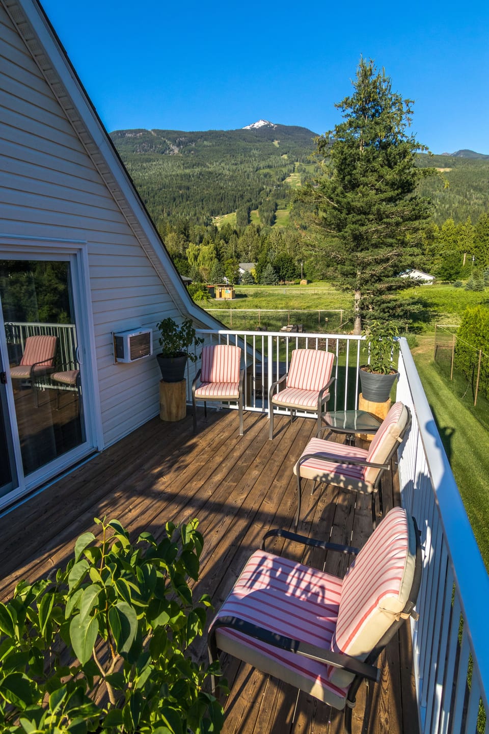 Peaks I Private Deck with View of RMR, Mt Cartier and Mt Begbie