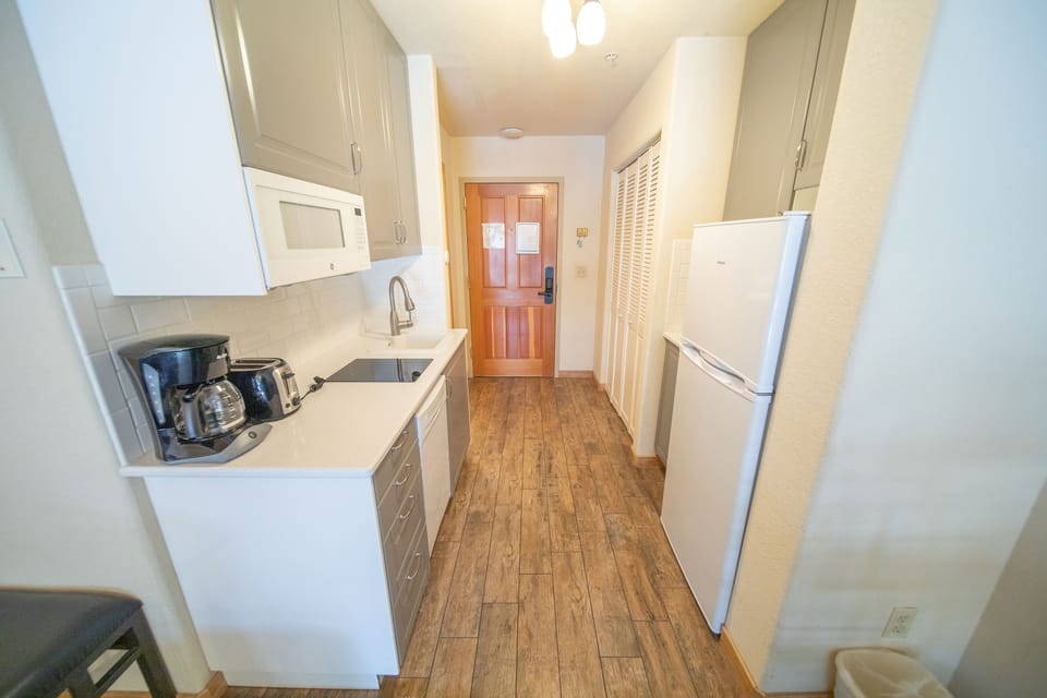 Well appointed kitchenette