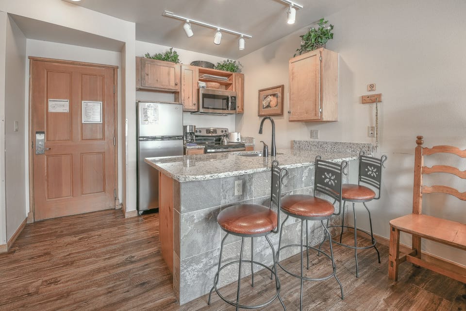 Kitchen with spectacular breakfast bar