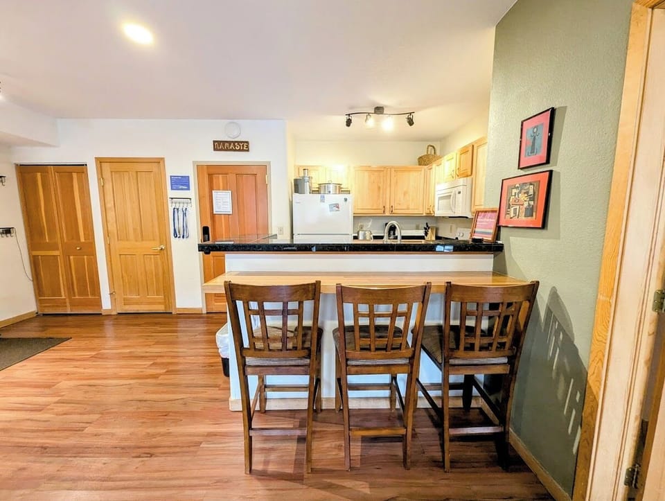 Barstool seating to keep the chef company
