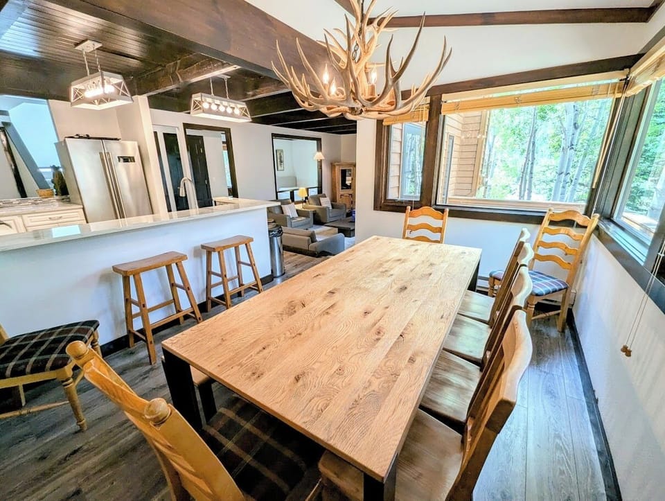 Stunning dining table and rustic antler chandelier
