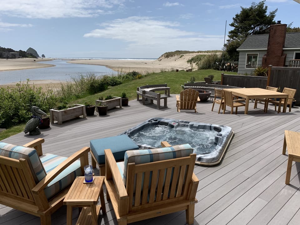 Hot-tub and Firepit views of Haystack rock