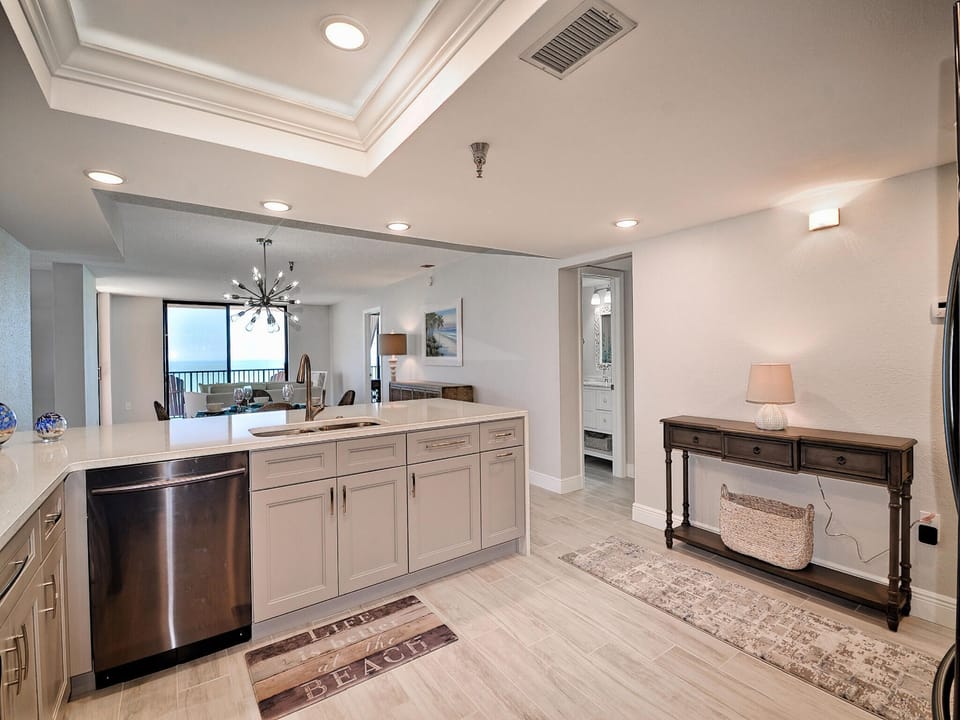 Spacious kitchen, great for entertaining.