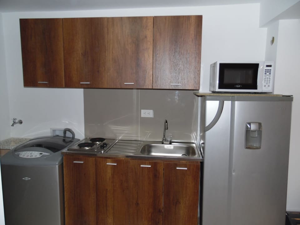 Cmodo aparta suite en Laureles