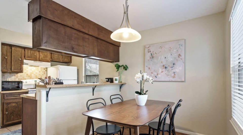 Dining for four off of the fully equipped kitchen