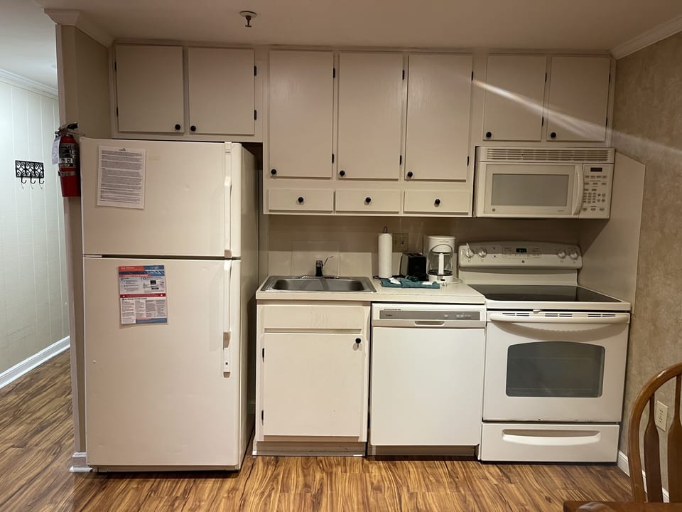 Full kitchen
