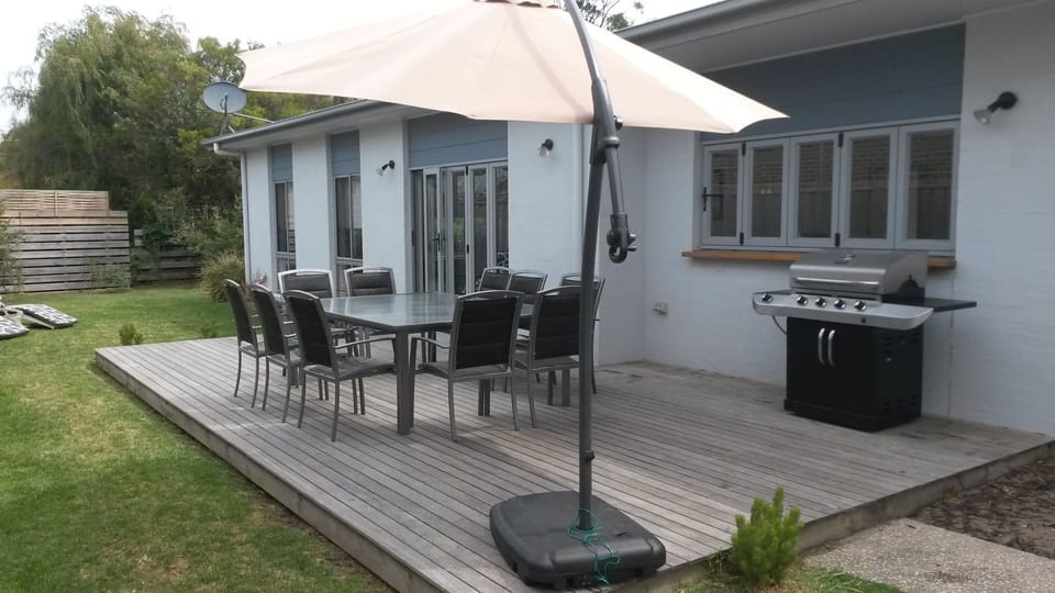 Outdoor deck