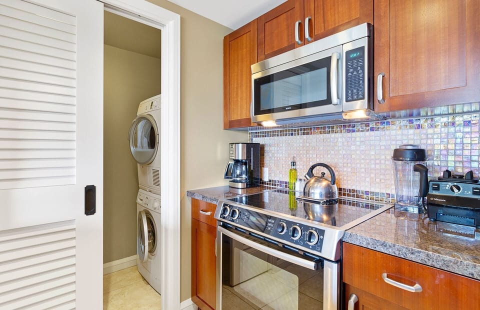 Hokulani 505 has an en-suite washer/dryer, free hi-speed wifi, and free beach gear
                