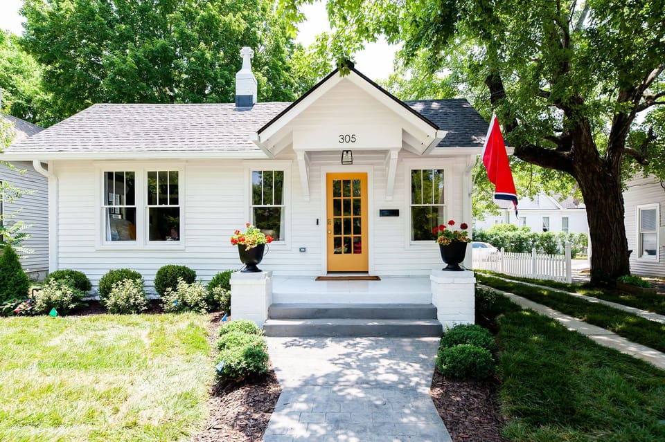 LOCATION!! Just 1 block from everything in downtown Franklin! 