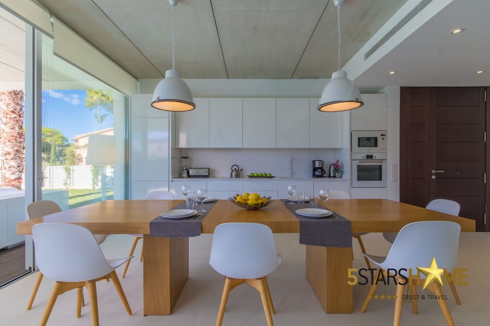 Open fully equipped kitchen with large dining table