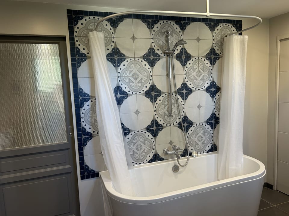 Bath/shower in the ground floor bathroom