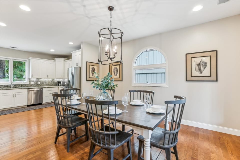 Dining Area with Seating for Six at 25 Wildwood Road