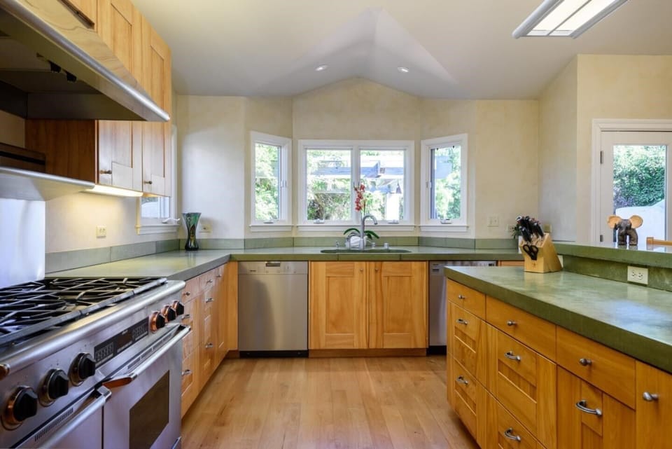 Chef's Kitchen - comes equipped with everything you need.