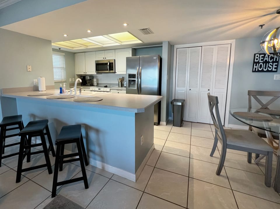 Bar stool seating right off the kitchen - Bar stool seating right off the kitchen