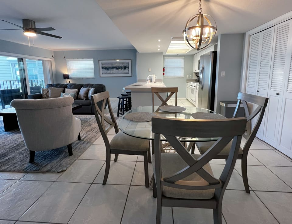 Dining space right off the kitchen and living room for an open c - Dining space right off the kitchen and living room for an open concept floor plan.