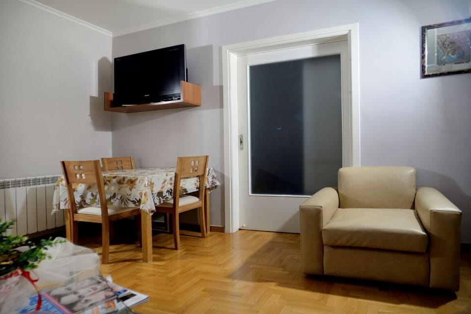 living room with balcony seating area and dining teable
