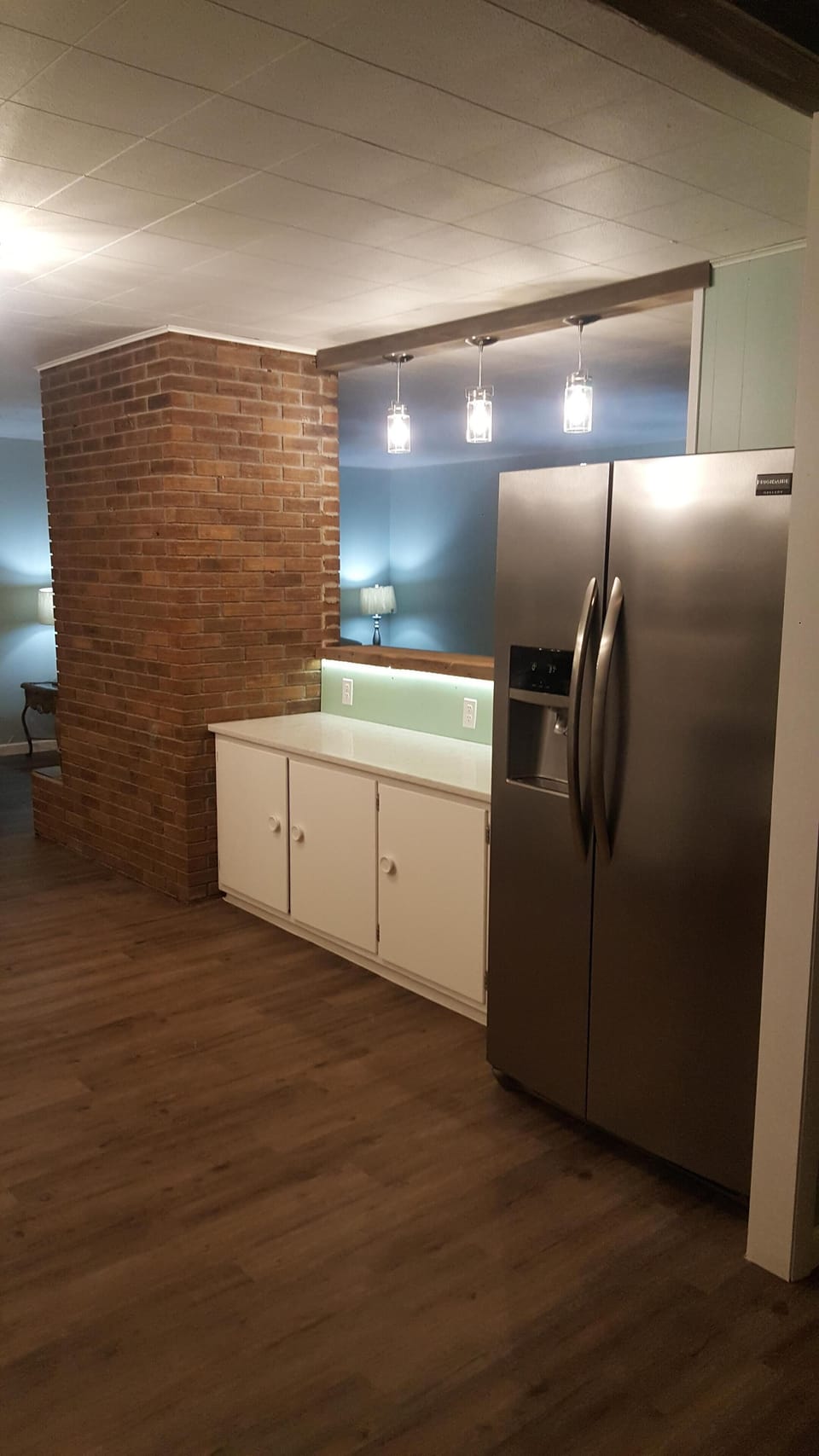 Kitchen - passthrough bar