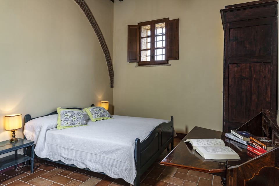 Bedroom 1 (double bed)