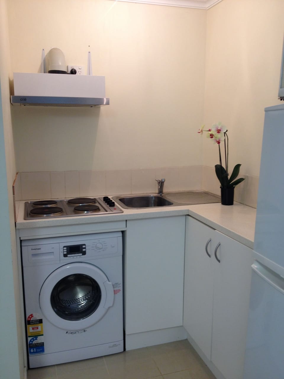 Washer and fully equipped kitchen