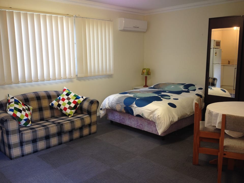 Free WIFI, comfy lounge