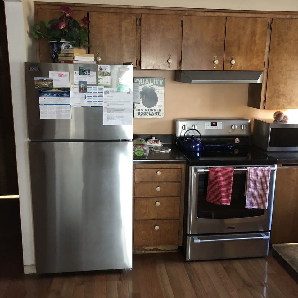 Kitchen with 36" Fridge, Electric Range, 
