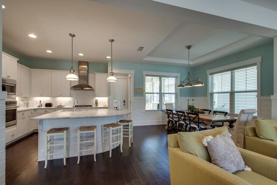So Much Space for Entertaining!