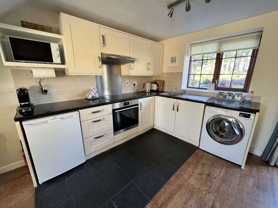 Fully equipped kitchen.