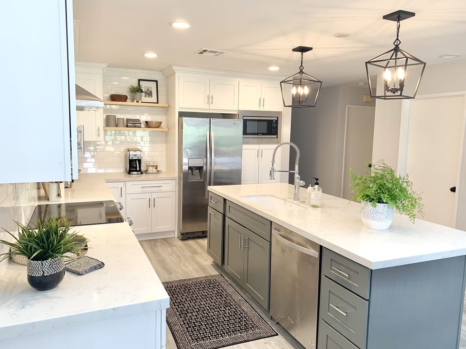 Modern, high-end chef's kitchen! Fully stocked with everything one could need
