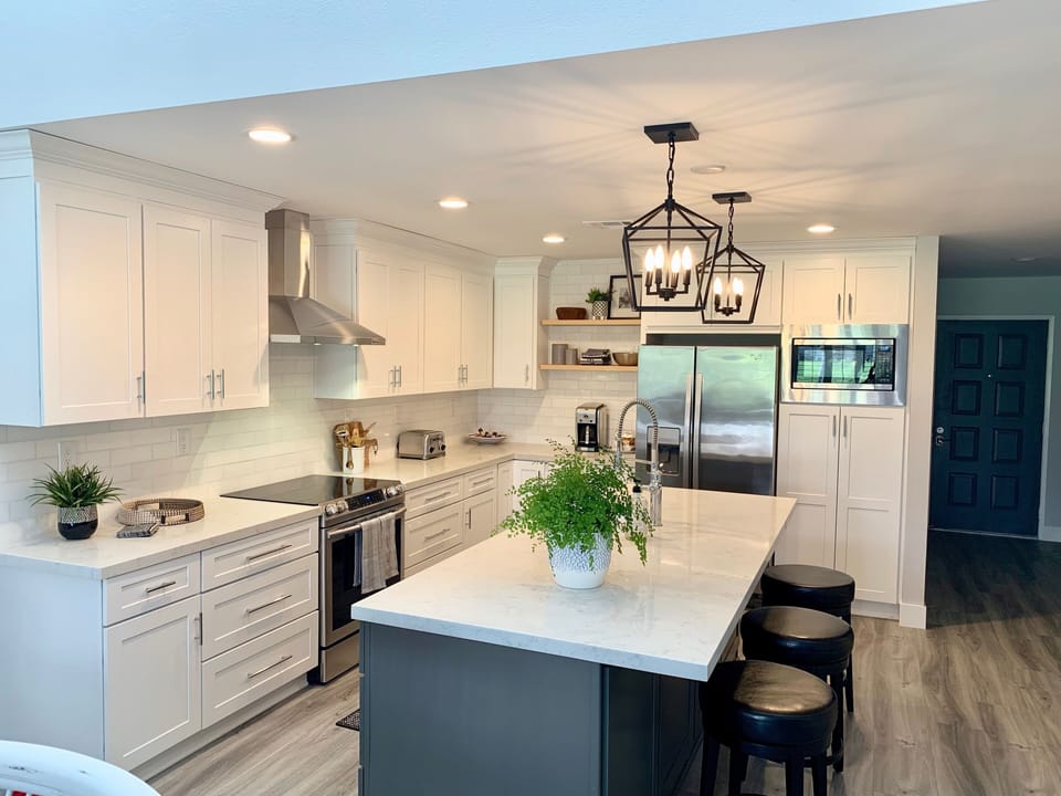 Large Island with Bar Stool Seating