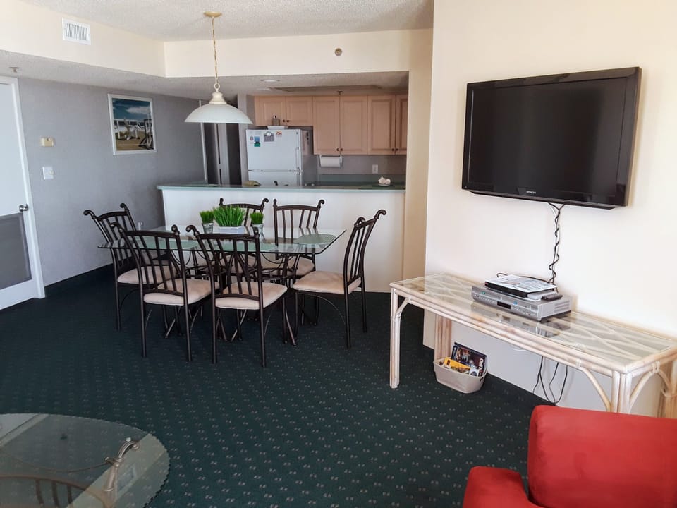 Living/Dining Area