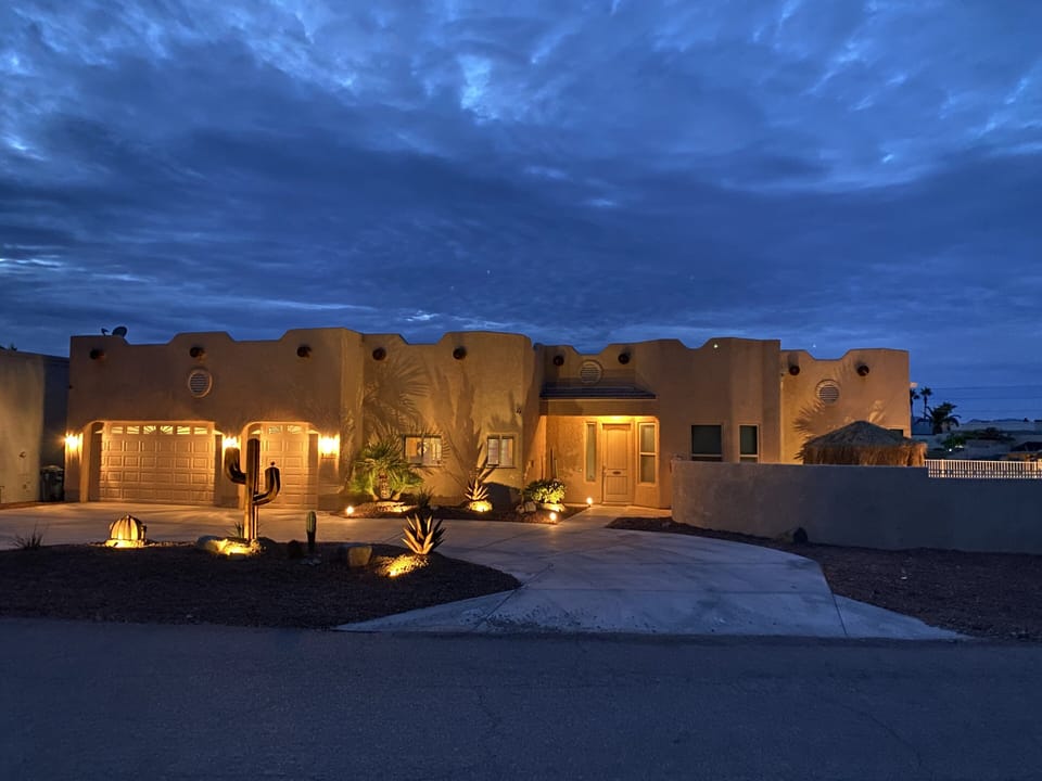 Santa Fe style 5 bedroom, 4 bathroom home near golf course and middle of 