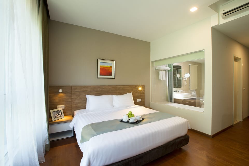 2 + 1 Bedroom Lakeview Superior Suite #8