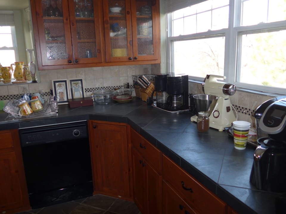 Kitchen, lots of appliances