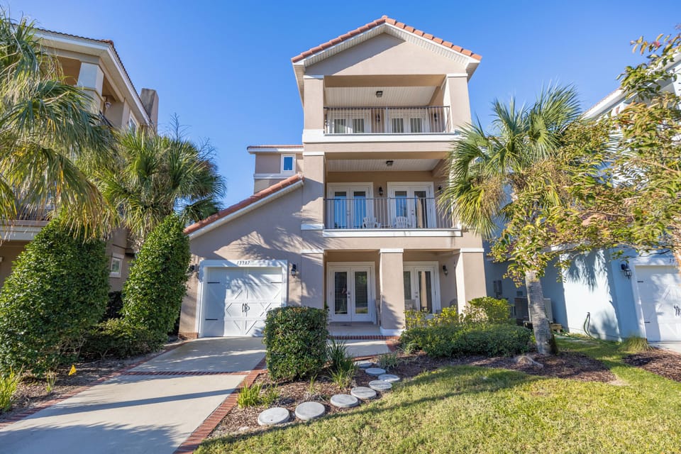 Arborgate "Sunkissed Seahorse" at 13987 Hanging Branch Way by PK