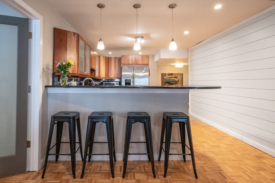 Bar seating for 4.