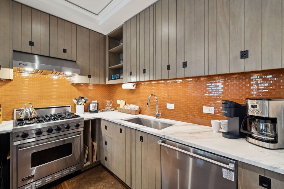 Kitchen with High-End Appliances - Including a Stand-Alone Ice Maker & Wine Cooler