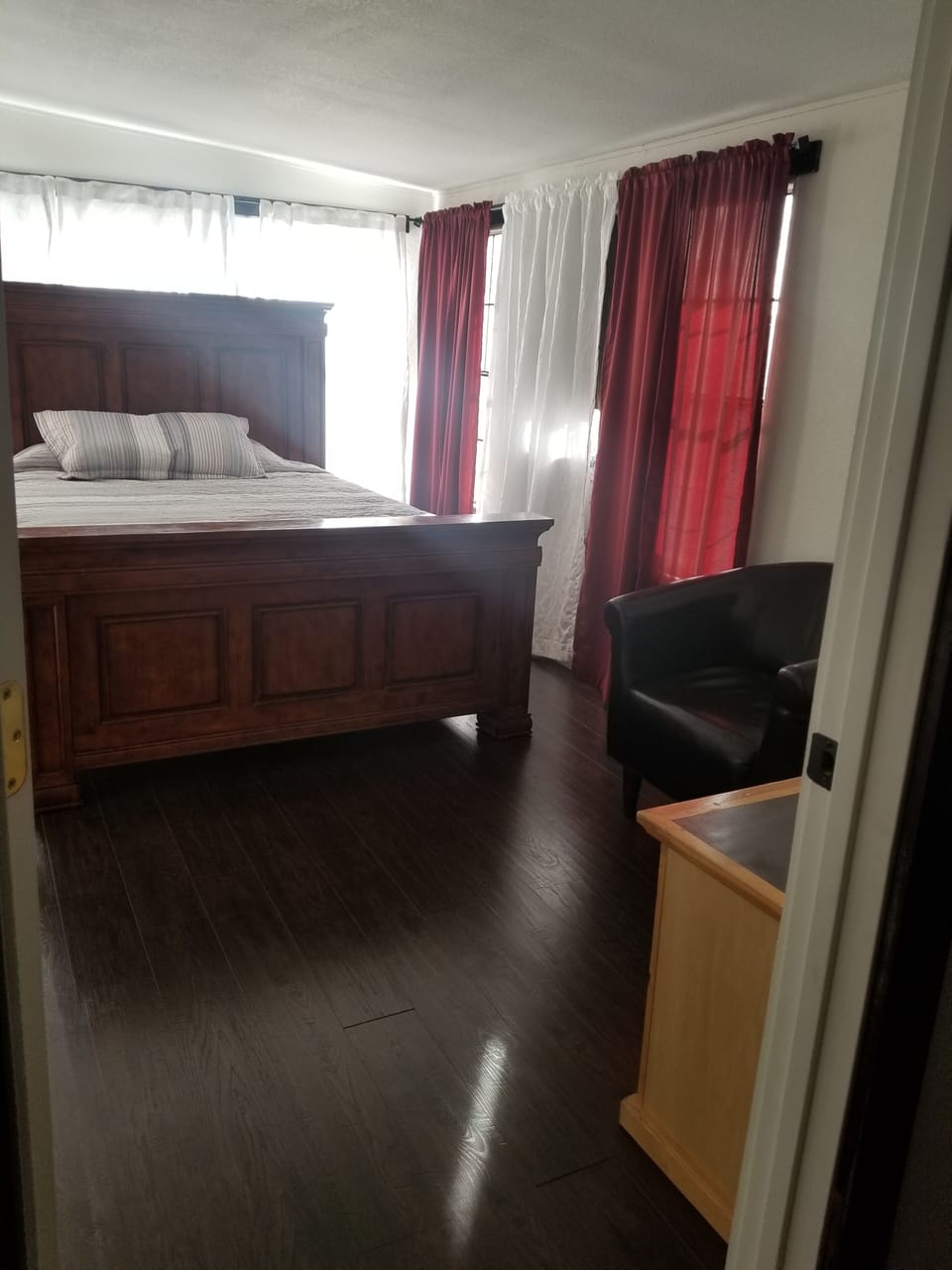 4th bedroom with queen bed 