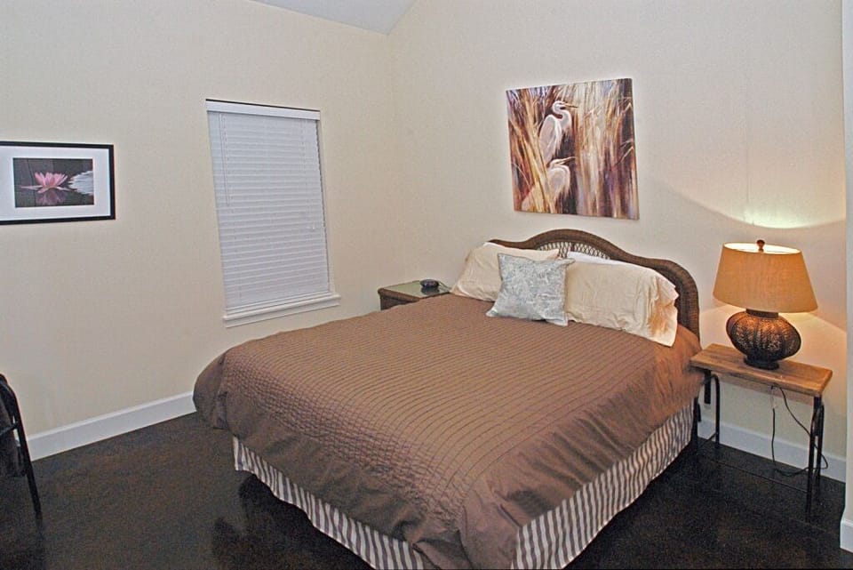 Queen bedroom