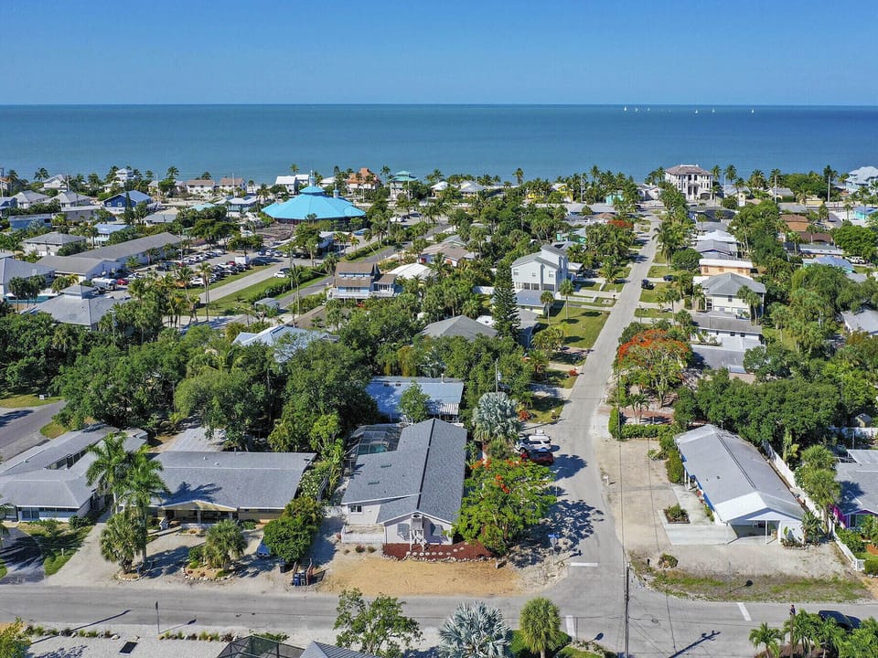 A short stroll down the street to the beach (corner house) plenty of parkin