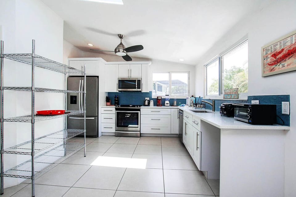Modern kitchen with all that you'll need to prepare your perfect meals.