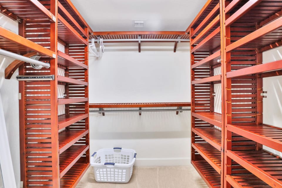 Build in California closets 