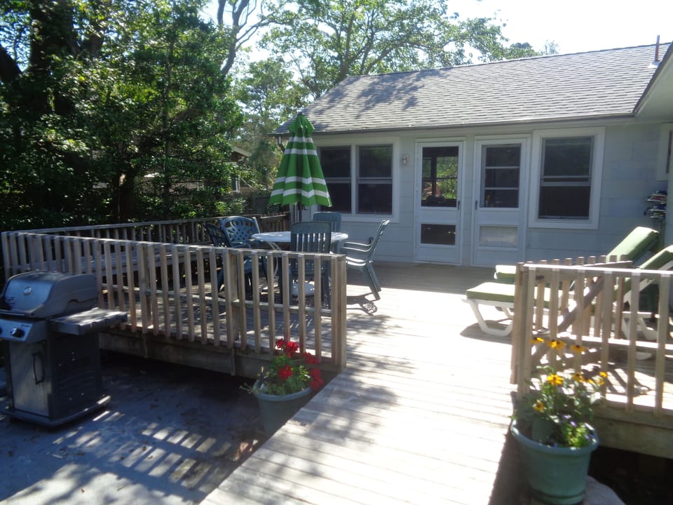 Back deck with Weber grill 
