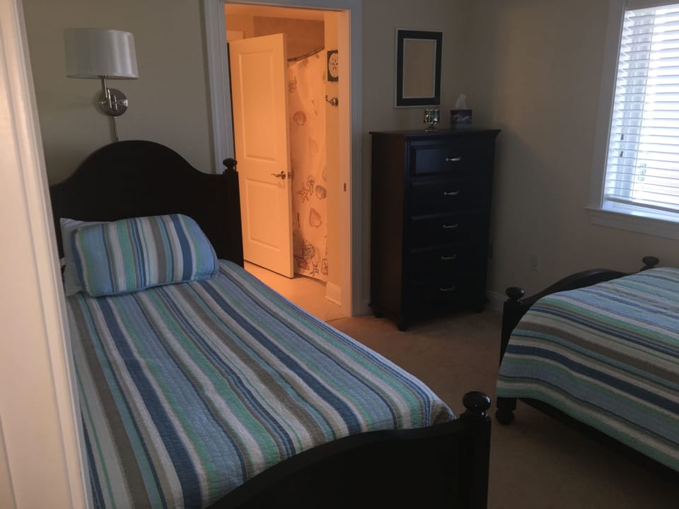 twin bedroom bed 2