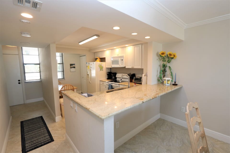 Full Kitchen 