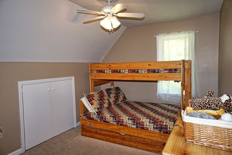 Fourth Bedroom - Bedroom upstairs with a twin over full bunk bed
