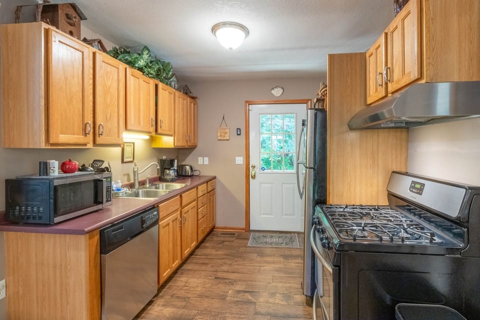 Kitchen - Full Kitchen