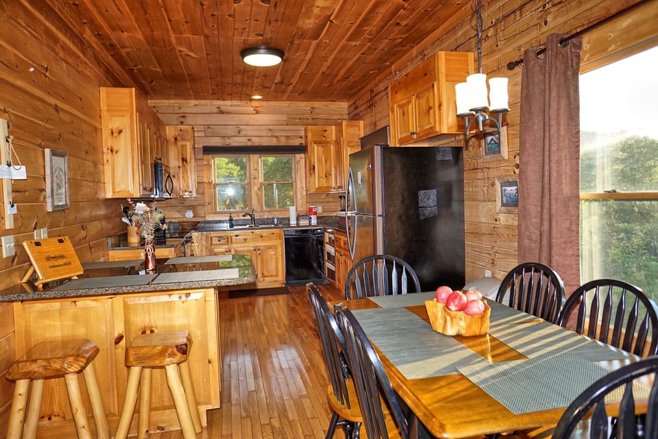 Main Level - Kitchen/Dining Area