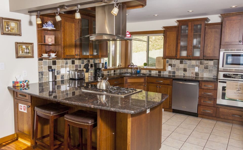 Open floor plan with bar seating at the kitchen.